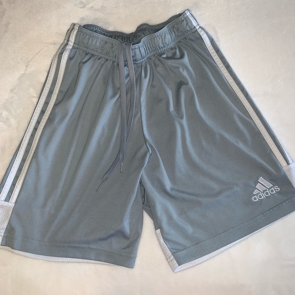 Adidas. Boy’s youth soccer/athletic Aeroready shorts. Virtually new! Sz Small - Picture 6 of 9